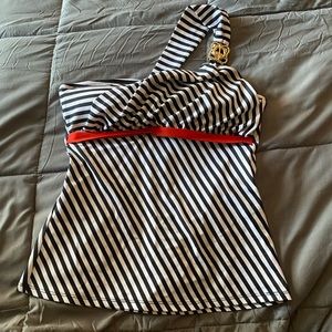 Super sexy yet modest swimsuit top